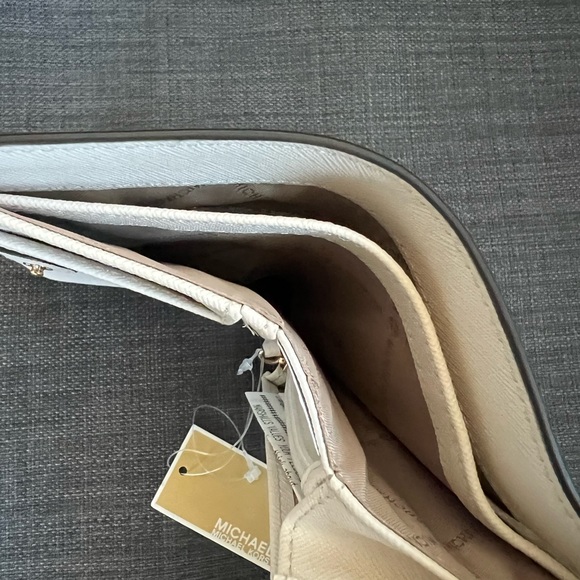 NEW MICHAEL KORS LEATHER CHARM MEDIUM SLIM WALLET - Picture 10 of 11